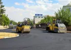 Diyarbakır Büyükşehir Belediyesi Bağcılar Mahallesi'nde 10 Yıldır Hizmet Görmeyen 16 Bin 500 Metrelik Yol Ağını 57 Bin Ton Asfaltla Yeniliyor