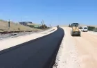 Şanlıurfa Büyükşehir Belediyesi Evren Sanayi Sitesi Katlı Köprülü Kavşak Projesi'nde sıcak asfalt serimi aralıksız sürüyor