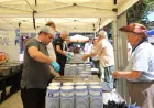 Bursa Büyükşehir Belediyesi Muharrem ayı kapsamında İznik’te vatandaşlara aşure ikramında bulundu