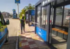 Van Büyükşehir Belediyesi Mobil Temizlik ve Yıkama Aracı Kent Genelindeki Otobüs Duraklarında Hijyen Çalışmalarını Sürdürüyor