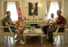 Yenilik Partisi Eskişehir İl Başkanı Serkan Ortatepe, Sivrihisar Belediye Başkanı Habil Dökmeci'yi ziyaret etti