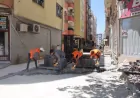 Şanlıurfa Büyükşehir Belediyesi Siverek'te Beton Parke Çalışmalarıyla Yol ve Kaldırımları Yeniliyor
