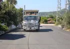 Hatay Büyükşehir Belediyesi Samandağ Yaylıca Mahallesi’nde 1500 Metrelik Okul Yolunu Beton Asfaltla Yeniledi