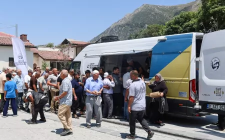Hatay Büyükşehir Belediyesi Habib-i Neccar Camii'nde Muharrem Ayı Dolayısıyla Vatandaşlara Aşure İkramında Bulundu