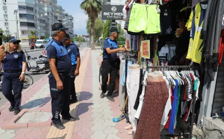 Hatay Büyükşehir Belediyesi Kaldırım İşgallerine Müdahale Etti, Zabıta Ekiplerinden Seyyar Satıcı ve İş Yerlerine Uyarı