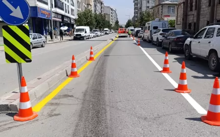 Van Büyükşehir Belediyesi Kent Genelinde Trafik Güvenliğini Artırmak İçin 15 Kilometrelik Yol Çizgi Çalışması Yaptı
