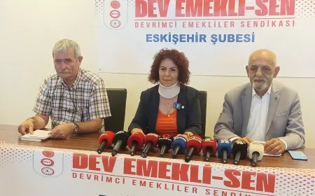 DİSK Dev Emekli-Sen Eskişehir Şube Başkanı Hatice Kılıç: “Emek, demokrasi, eşitlik, özgürlük ve adalet mücadelemizi kararlılıkla sürdüreceğiz”