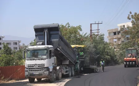 Hatay Büyükşehir Belediyesi Defne’de 4 kilometrelik yol yenileme çalışmasını sürdürüyor