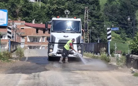 Trabzon Büyükşehir Belediyesi Ekipleri Temizlik, Onarım ve Yıkama Çalışmalarını Kent Genelinde Yoğunlaştırdı