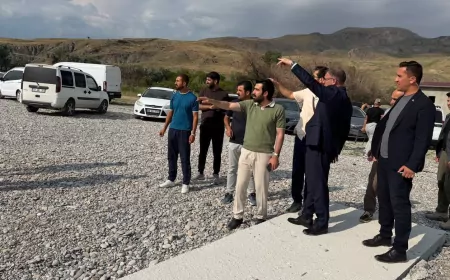 Van Büyükşehir Belediyesi Van Gölü kıyısında 3 yeni halk plajını vatandaşların hizmetine hazırlıyor