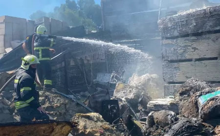 Bodrum Yahşi Mahallesi'ndeki İnşaat Malzemesi Deposunda Çıkan Yangın Kontrol Altına Alındı