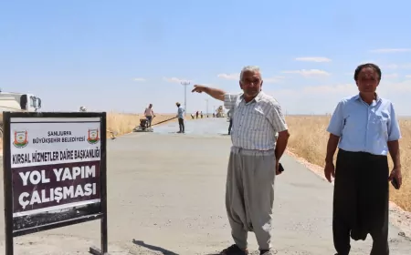 Şanlıurfa Büyükşehir Belediyesi Hilvan, Siverek ve Haliliye'yi Birbirine Bağlayan 17 Kilometrelik Beton Yol Çalışmalarını Sürdürüyor
