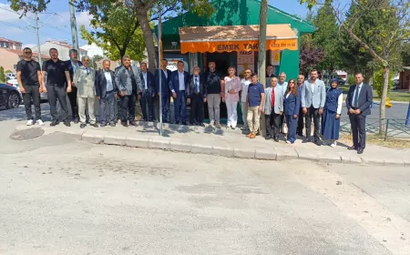 Milliyetçi Hareket Partisi Eskişehir İl Başkanı Ayhan Sezer taksici esnafının talep ve önerilerini dinledi
