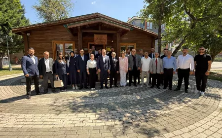 MHP Eskişehir İl Başkanı Ayhan Sezer: “Mahallelerin sorunlarını yerinde tespit ederek istişareyi sürdüreceğiz”