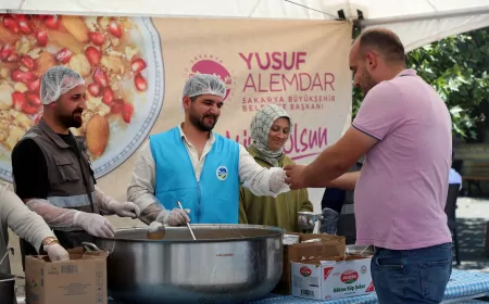 Sakarya Büyükşehir Belediyesi Muharrem ayı dolayısıyla AKM önünde vatandaşlara aşure ikramında bulunacak