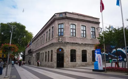 Trabzon Büyükşehir Belediyesi Turizm Danışma Ofisi Yedi Dilde Hizmet Vererek Ziyaretçilere Rehberlik Sağlıyor