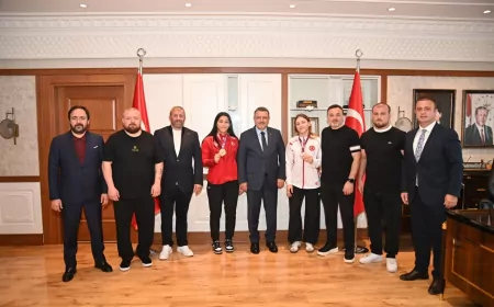 Trabzon Büyükşehir Belediye Başkanı Ahmet Metin Genç: “Avrupa'nın zirvesine çıkarak ay-yıldızlı bayrağımızı gururla dalgalandırdınız”