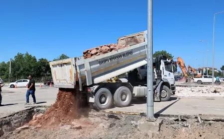 Sakarya Büyükşehir Belediyesi Eski Kipa Kavşağı’nı yeni duble yol bağlantısı için modern ulaşım düzenine hazırlıyor