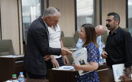 Diyarbakır Büyükşehir Belediyesi Eşbaşkanları Serra Bucak ve Doğan Hatun: “Kayapınar’ın ihtiyaçlarını muhtarlarla birlikte planlıyor, yatırımları ortak akılla şekillendiriyoruz”