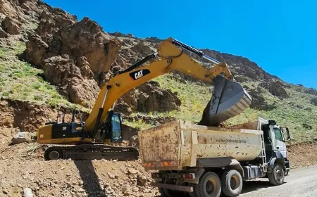 Van Büyükşehir Belediyesi kırsal mahallelerde yol ve altyapı çalışmalarını aralıksız sürdürüyor