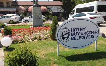 Hatay Büyükşehir Belediyesi Arsuz’u Peyzaj ve Çiçeklendirme Çalışmalarıyla Rengârenk Bir Görünüme Kavuşturdu