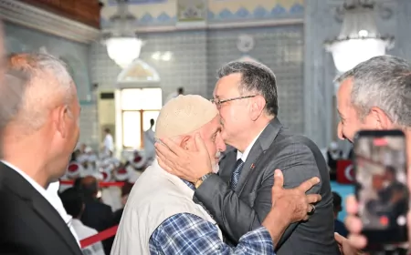 Trabzon Büyükşehir Belediye Başkanı Ahmet Metin Genç: “Kur’an’ın mesajını yaşamak ve yaşatmak en büyük sorumluluğumuzdur”