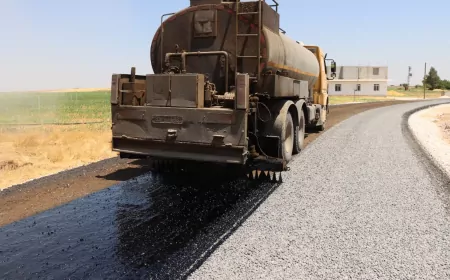 Şanlıurfa Büyükşehir Belediyesi Akçakale ile Harran arasındaki 10 kilometrelik grup yolunda asfalt çalışmasını tamamladı