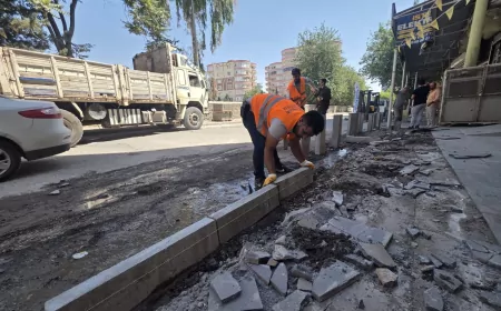 Şanlıurfa Büyükşehir Belediyesi Siverek'te Şehmus Aydın Caddesi'ni üstyapı çalışmalarıyla modernleştiriyor