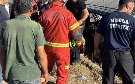 Ula Kızılyaka Mahallesi'nde Mercedes Vito'nun Karıştığı Tek Taraflı Kazada 7 Kişi Hafif Yaralandı