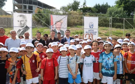 Hatay Büyükşehir Belediyesi Yaz Kurslarına Katılan 200 Çocuğa Şapka, Tişört ve Çanta Desteği Sağladı