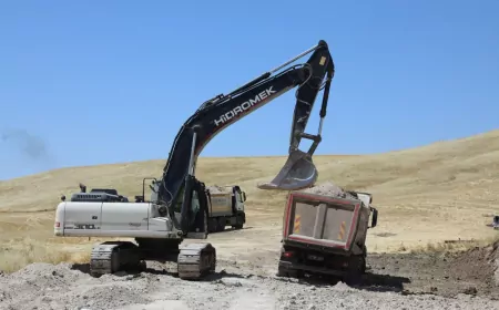 Diyarbakır Büyükşehir Belediyesi 11 ilçedeki 47 gölette bakım ve yenileme çalışmasıyla kırsalda su altyapısını güçlendiriyor