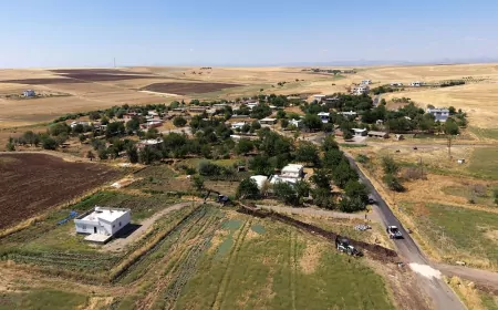 Diyarbakır Büyükşehir Belediyesi DİSKİ Genel Müdürlüğü Sayarlar Mahallesi’nde 3,5 kilometrelik atık su altyapısını yenilerken Aktepe Mezrası’nı ilk kez kanalizasyon hizmetine kavuşturdu