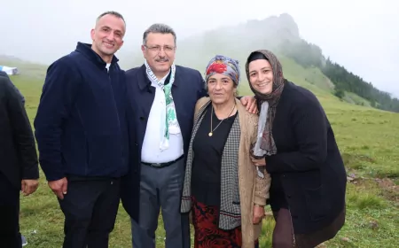 Trabzon Büyükşehir Belediye Başkanı Ahmet Metin Genç: “Doğduğumuz Topraklara Olan Vefa Borcumuzu Ödemeye Gayret Ediyoruz”