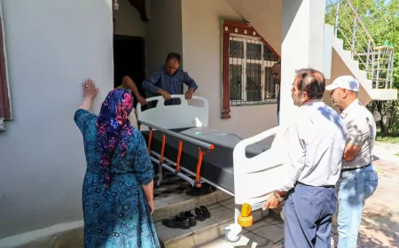 Van Büyükşehir Belediyesi Evde Sağlık Hizmetleri Kapsamında İhtiyaç Sahibi Hastalara Motorlu Hasta Yatağı Desteğini Sürdürüyor