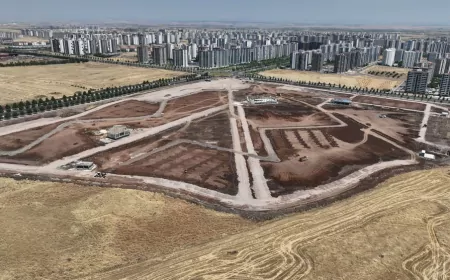 Diyarbakır Büyükşehir Belediyesi Mezopotamya Kent Parkı’nda altyapı ve üstyapı çalışmaları eş zamanlı ilerliyor