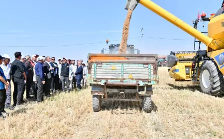 Van Valisi ve Büyükşehir Belediye Başkan Vekili Ozan Balcı: “Biz her zaman çiftçimizin ve üreticimizin yanındayız”