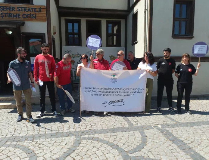 Odunpazarı Kent Konseyi Afet Çalışma Grubu yaz aylarında boğulma, yangın, zehirlenme ve kayıp vakalarına karşı vatandaşlara dikkat çağrısı yaptı