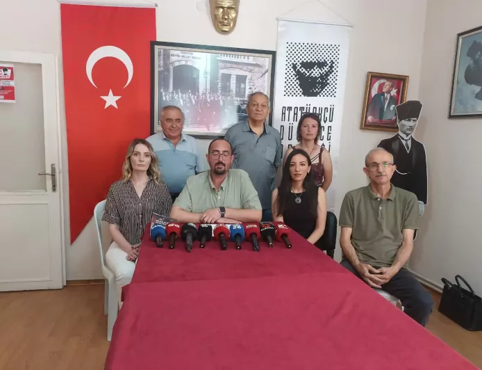 Atatürkçü Düşünce Derneği Eskişehir Şube Başkanı Mehmet Avci: “Kurtuluş Savaşı’nın adını değiştiremezsiniz, tarihi yeniden yazamazsınız”