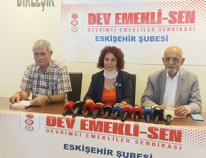 DİSK Dev Emekli-Sen Eskişehir Şube Başkanı Hatice Kılıç: “Emek, demokrasi, eşitlik, özgürlük ve adalet mücadelemizi kararlılıkla sürdüreceğiz”