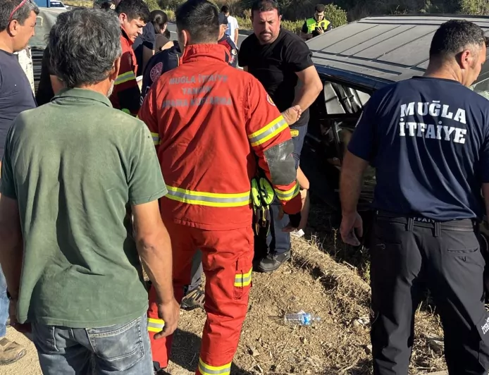 Ula Kızılyaka Mahallesi'nde Mercedes Vito'nun Karıştığı Tek Taraflı Kazada 7 Kişi Hafif Yaralandı