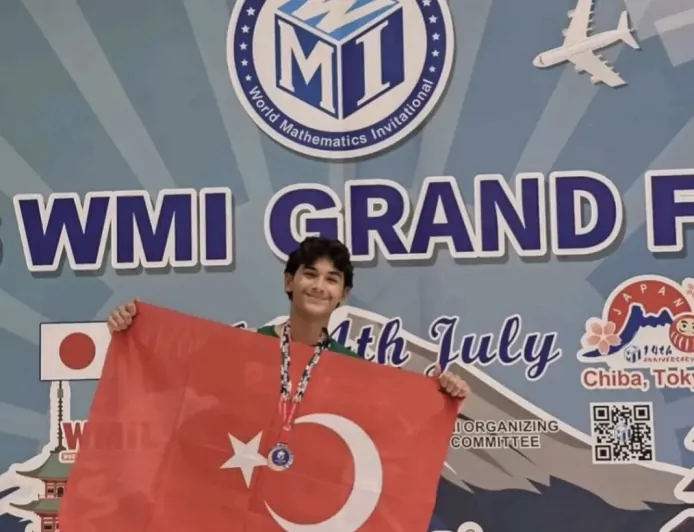 Beykoz Fen Lisesi Öğrencisi Enis Uğurluay Japonya'daki Dünya Matematik Finallerinde Bronz Madalya Kazandı
