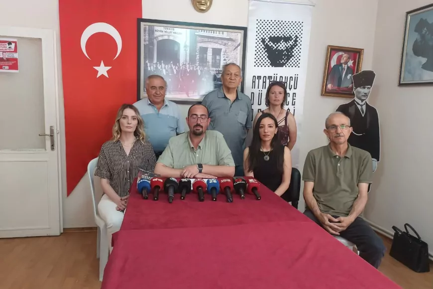 Atatürkçü Düşünce Derneği Eskişehir Şube Başkanı Mehmet Avci: “Kurtuluş Savaşı’nın adını değiştiremezsiniz, tarihi yeniden yazamazsınız”
