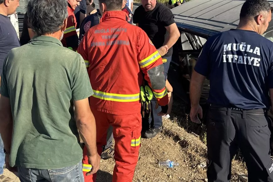 Ula Kızılyaka Mahallesi'nde Mercedes Vito'nun Karıştığı Tek Taraflı Kazada 7 Kişi Hafif Yaralandı