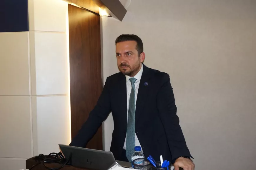 A PARTİ İSTANBUL İL BAŞKAN YARDIMCISI YAŞAR ASILTÜRK: "SİYASİ KAVGALAR DEĞİL İLÇELERİN SORUNLARINA ÇÖZÜM ÜRETMEYE ODAKLANIYORUZ"