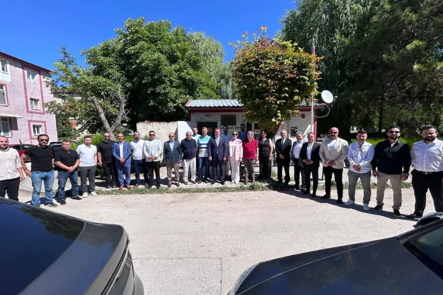 MHP Eskişehir İl Başkanı Ayhan Sezer Ertuğrulgazi Mahallesi'ni Ziyaret Etti, Sorun ve Talepler Masaya Yatırıldı