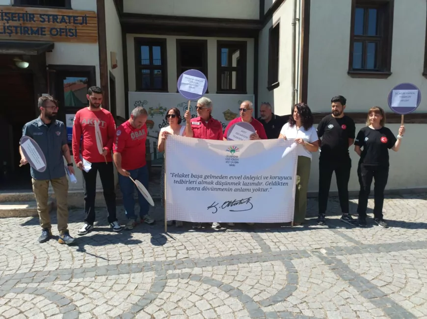 Odunpazarı Kent Konseyi Afet Çalışma Grubu yaz aylarında boğulma, yangın, zehirlenme ve kayıp vakalarına karşı vatandaşlara dikkat çağrısı yaptı