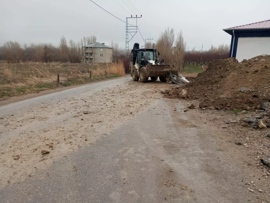 Van Büyükşehir Belediyesi çevreyi kirleten kaçak hafriyat dökümleri ve beton atıklarına yönelik denetimlerde yasal işlem uyguladı