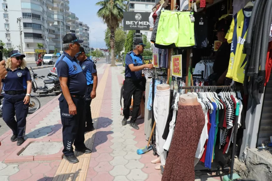 Hatay Büyükşehir Belediyesi Kaldırım İşgallerine Müdahale Etti, Zabıta Ekiplerinden Seyyar Satıcı ve İş Yerlerine Uyarı