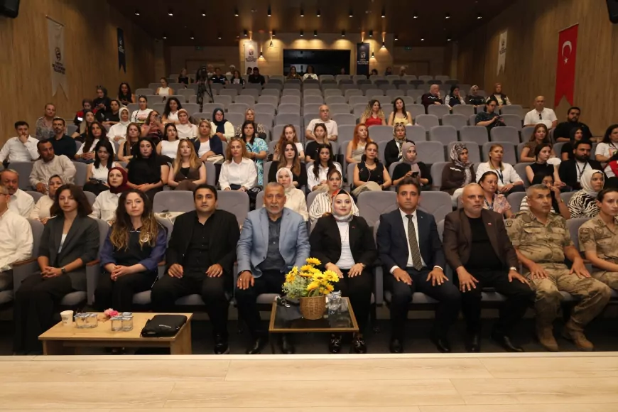 Hatay Büyükşehir Belediyesi Koruyucu Aile Farkındalık Paneli ile çocukların aile ortamında güvenle büyümesine dikkat çekti