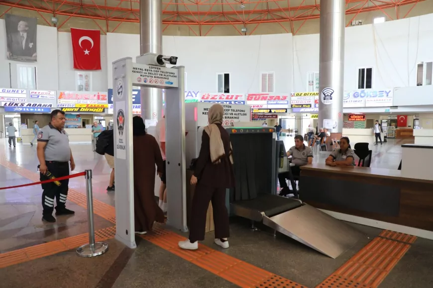 Hatay Büyükşehir Belediyesi Zabıta Ekipleri Otogarlar ve Toplu Taşıma Araçlarında Güvenlik ile Ulaşım Denetimlerini Sürdürüyor